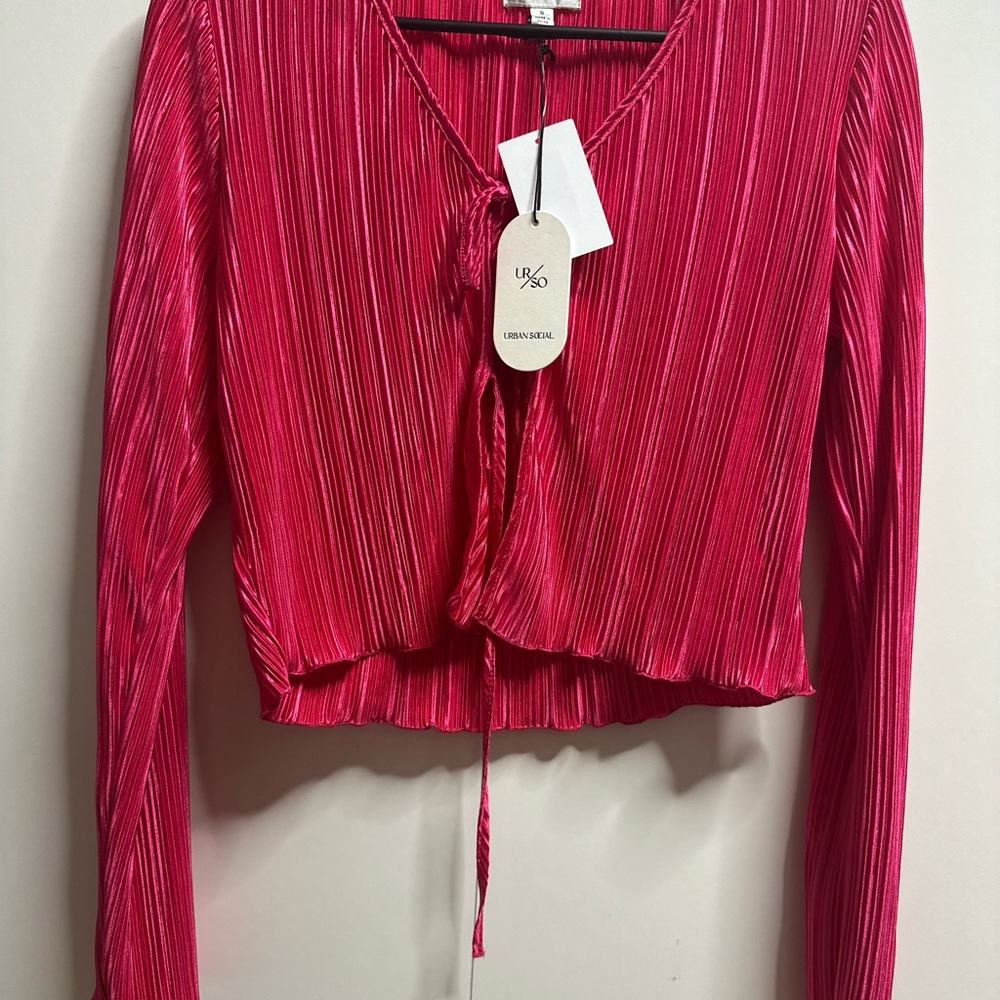 Chic Red Long Sleeve Women's Top - Picture 2 of 4